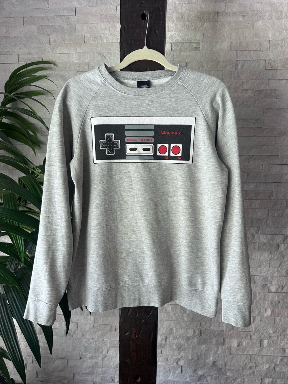 Nintendo Grey Retro Video Game Controller Sweatshirt Size M
